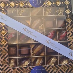 Assortiments chocolat /500 g et dattes fourrées aux amandes / 500 g