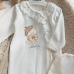 Grenouillère bébé velours avec bonnet : Élégance et douceur pour l’hiver