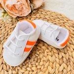 Baskets pour bébé coloris au choix