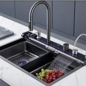 Évier de cuisine moderne en acier inoxydable gris avec accessoires