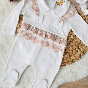 Grenouillère bébé en jolie dentelle – coton naturel
