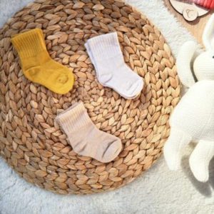 Lot 3 chaussettes bébé 0-6mois – pour des petits pieds soignées