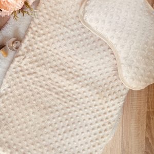 Ensemble doux : matelas bébé réchauffant avec son coussin
