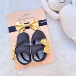 Coffret chaussons et bandeau dorés – une Touche d’Élégance pour Bébé