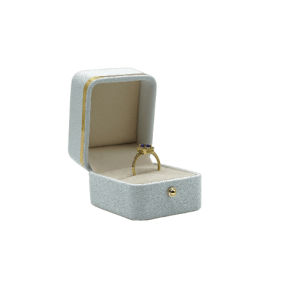 Bague en or jaune 18 carat et pierre fine bleue ( 2,40g )