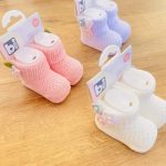 Chaussons bébé en tricot léger fleur – Bibaby