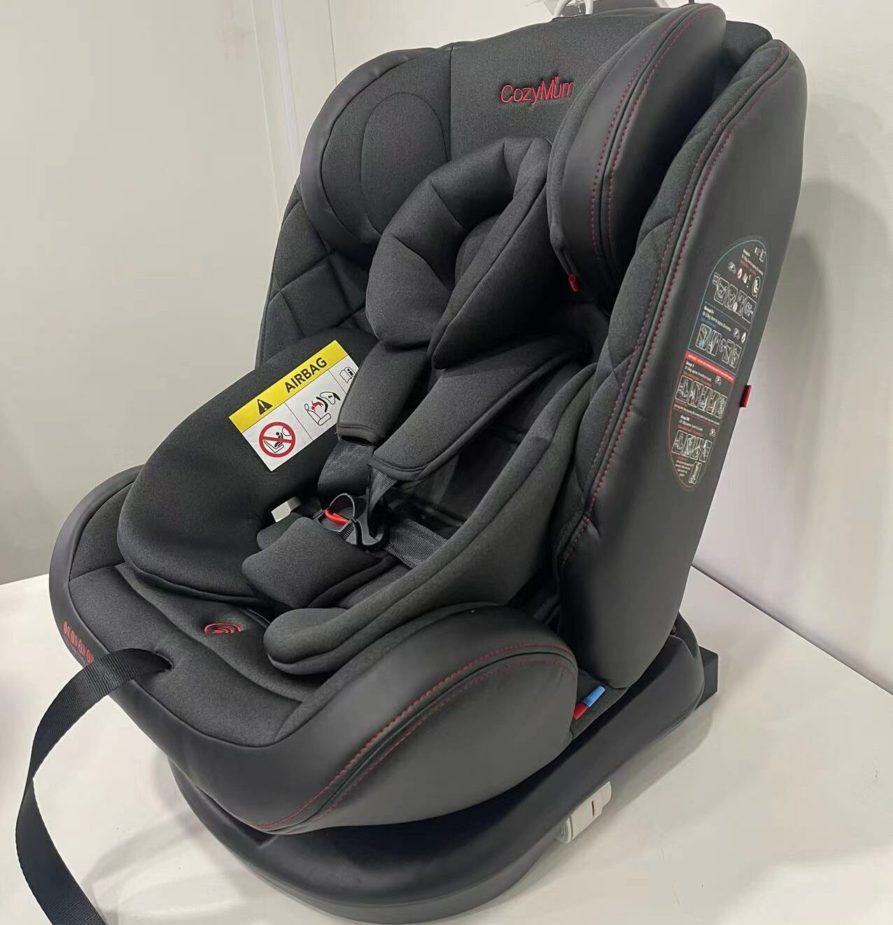 siege_auto_cozymum_noire-isofix-e1704116315437.jpg